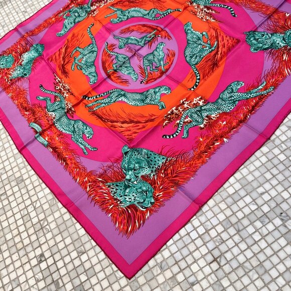 Hermès Purple Magenta "Guépards" 90cm Silk Square Scarf - Picture 8 of 11